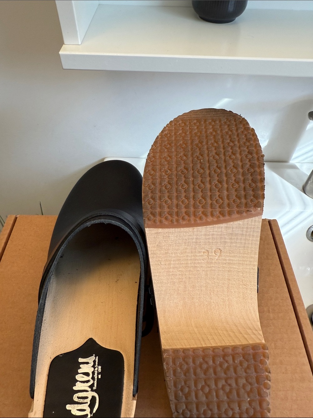 Nearly new Sandgrens Swedish Clogs - size 39 - Picture 3 of 7